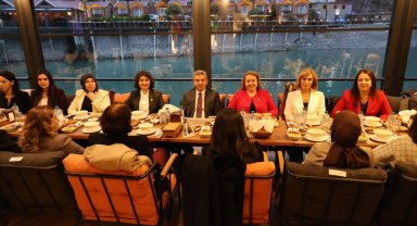 Artvin Valisi Ergün kadın personellerle iftarda buluştu