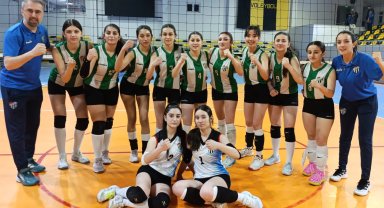 Artvin'de genç kızlar voleybolunun şampiyonu Artvinspor
