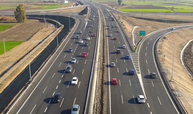 Aydın–Denizli Otoyolu'nda bayram rekoru... Günlük araç geçişi 22 bini aştı