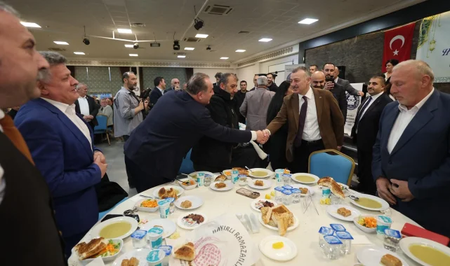 Başkan Büyükakın pazarcı esnafıyla birlikte oruç açtı