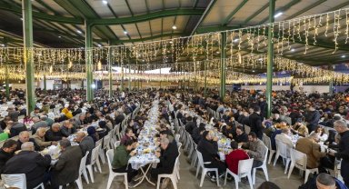 Başkan Seçer Tarsuslularla iftar sofrasında buluştu