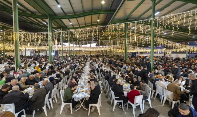 Başkan Seçer Tarsuslularla iftar sofrasında buluştu