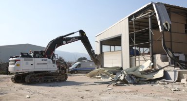 Bursa Nilüfer'de 4 kaçak bina yıkıldı