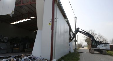 Bursa Nilüfer'de tarım alanındaki kaçak yapı yıkıldı