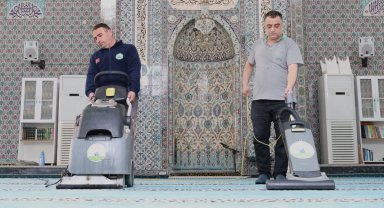 Bursa Osmangazi'de camilerde bayram temizliği
