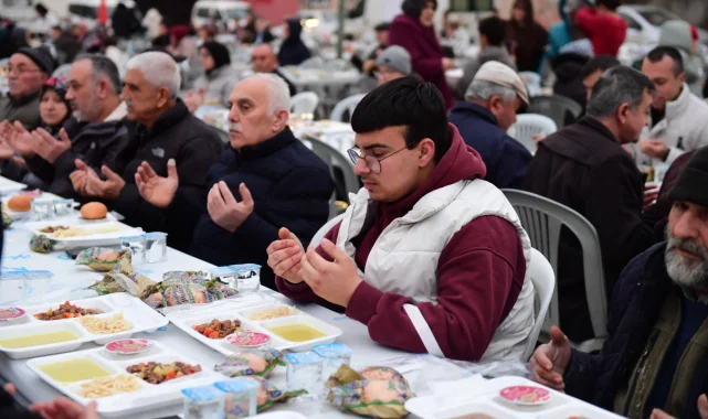 Bursa Osmangazi'de Ramazan sofrası Sırameşeler'de kuruldu