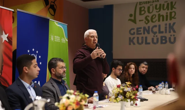 Bursa'da Başkan Bozbey gençlere sahurda buluştu
