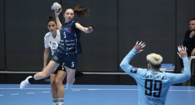 Bursalı kadın hentbolcular Avrupa'da yarı final için avantajı kaptı