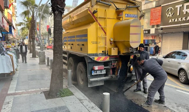 Çayırova Fatih Caddesi'nde deforme olan noktalar onarılıyor