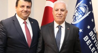 CHP'li Öztürk yoldan döndü, Büyükşehir önüne davet etti!
