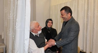 Denizli'de bayram mesaisindeki personele ve hastalara ziyaret