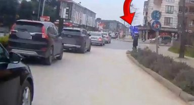 Düzce'de yaya geçidinde sürücü duyarsızlığı tepki çekiyor