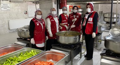 Erzurum'da üniversite öğrencilerine 'anne eli' iftar