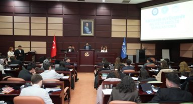 Eskişehir'de gençler meclis kürsüsünde