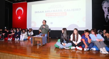 Gaziantep'te "İnsan Aklının Sırları" söyleşisi yoğun ilgi gördü