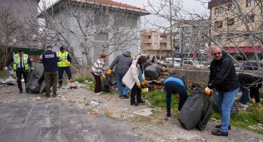 İstanbul Maltepe'de gönüllülerle birlikte bayram temizliği