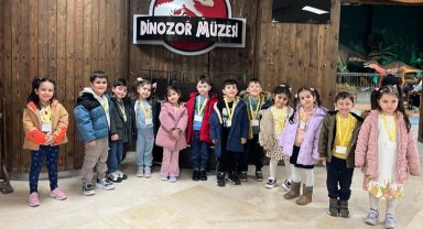 İstanbul'da kreş öğrencileri, dinozor ve oyuncak müzesini ziyaret etti