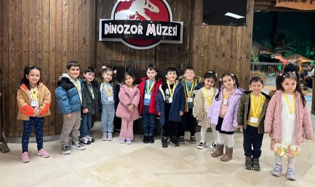 İstanbul'da kreş öğrencileri, dinozor ve oyuncak müzesini ziyaret etti
