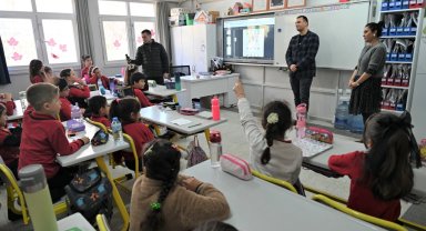 İzmir Bornova'da Başkan Eşki 'Hayat Bilgisi'nde yerel yönetimleri anlattı