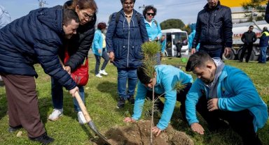 İzmir Bornova'nın en özel fidanları toprakla buluştu