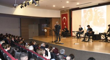 İzmir Çiğli'de Barış Manço ve Cem Karaca şarkılarıyla anıldı