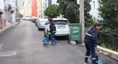 İzmir Karabağlar 'da temizlik çalışmaları tüm mahallelere yayılıyor