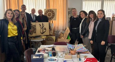 İzmir Narlıdere'de bilge çınarlarla gönül köprüsü