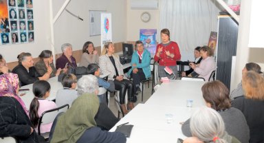 İzmir'de dişhekimleri diş sağlığının önemine dikkat çekti