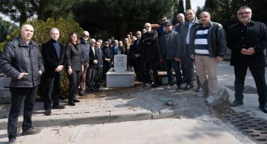 İzmirli usta gazeteci mezarı başında anıldı
