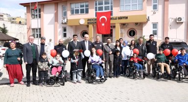 Kahramanmaraş'ta hayırsever polis memurundan özel öğrencilere anlamlı destek