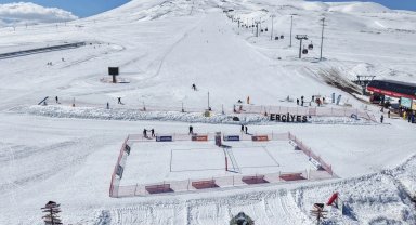 Kayseri Erciyes'te kar voleybolu heyecanı başlıyor