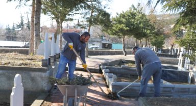 Kayseri Melikgazi'de mezarlıklarda bayram temizliği