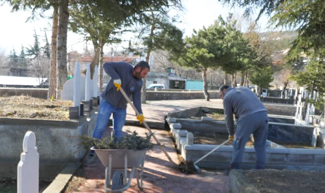Kayseri Melikgazi'de mezarlıklarda bayram temizliği