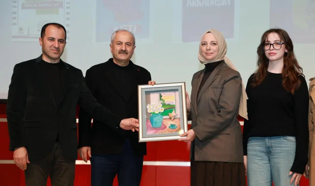 Kocaeli Gebze Okur Buluşmaları'nda Özgü Güler söyleşisi
