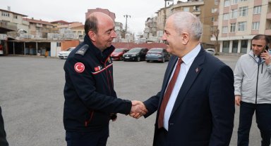 Kocaeli Gebze'de bayram öncesi kamu personeline ziyaret