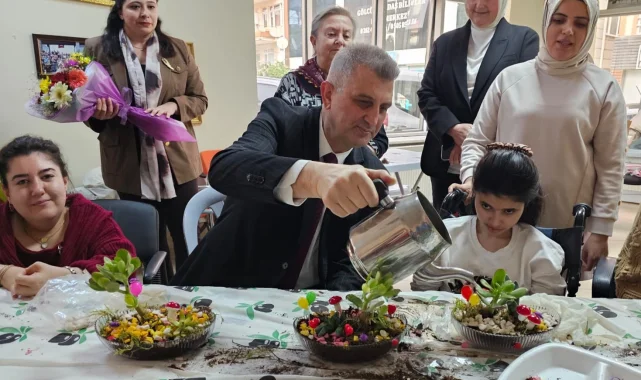 Kocaeli Gölcük'te çiçekler engelleri aştı