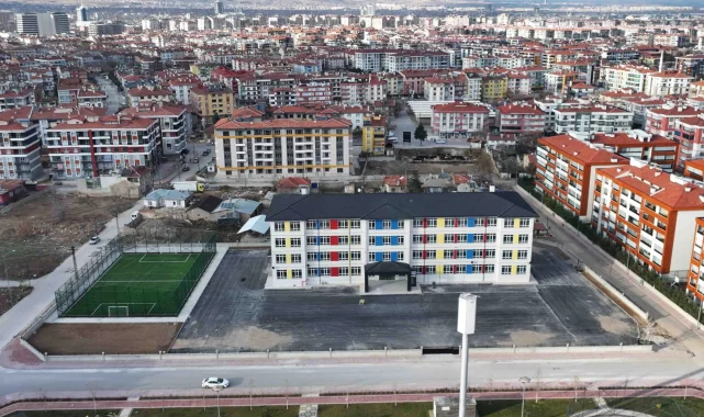 Konya Karatay'da 8 okul FIFA standardında sahalara kavuşuyor