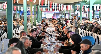 Manisa Demirci'de iftar sofrası birlik ve bereketi buluşturdu