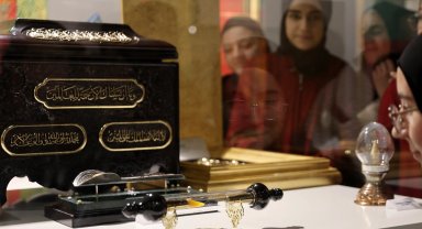 Mukaddes hatıralar Gaziantep'te vatandaşlarla buluşuyor