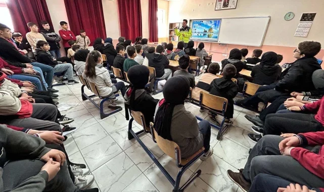 Afyonkarahisa'da trafik bilincine Jandarma desteği