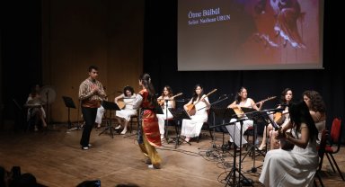 Antalya'da "Kadın Kadına Türküler" geceye damga vurdu