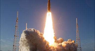 Artemis II görevi başladı... 50 yıl sonra astronotlar Ay yolunda