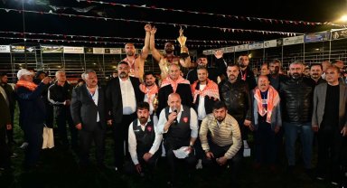 Balıkesirli güreşçi Enes Doğan Kepez'de tarih yazdı