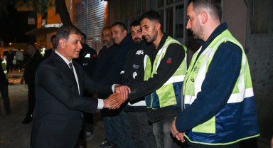Bornova'da başkanlardan gece baklavalı destek