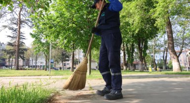 Bursa Osmangazi'nin yeşil alanlarında titiz temizlik