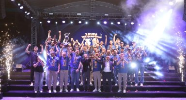 Çayırova'da şampiyon takım, şampiyon taraftarıyla buluştu