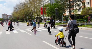  Eskişehir'de sokaklar müziğe açıldı
