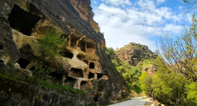 Gabar'da çifte keşif! Petrolün yanında 7 katlı 'Apartman Mağara' dikkat çekiyor (Özel Haber)