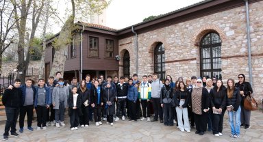 Gençler Kocaeli'de kitapla şehri keşfediyor