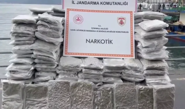 İstanbul açıklarında narko operasyon... Kilolarca skunk ele geçirildi